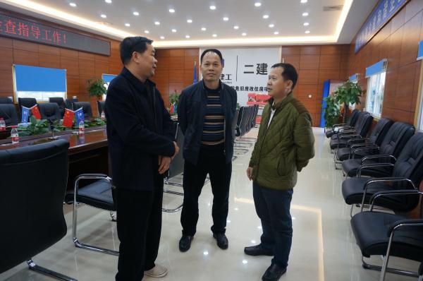 南宁市建安劳保办主任江天然与公司财务总监阮仁胜、桂东分公司覃建高经理交谈.jpg