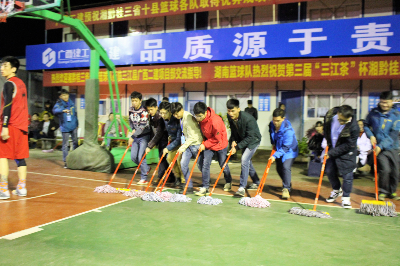 “横扫千军”的后勤保障队伍.jpg
