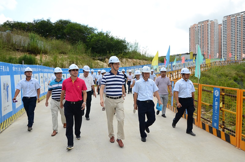 1506836002115660.jpg 金宁运董事长深入项目工地.jpg