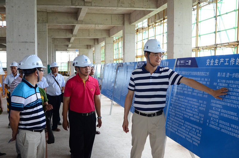 1506836023118242.jpg 金宁运董事长耐心、逐条解释了安全生产九项措施的内涵.jpg