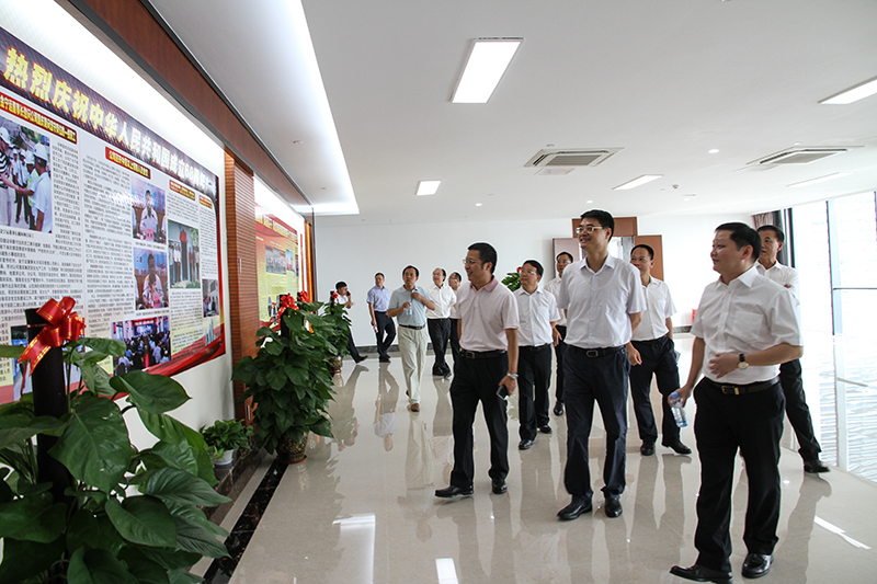 参观办公新址1.jpg