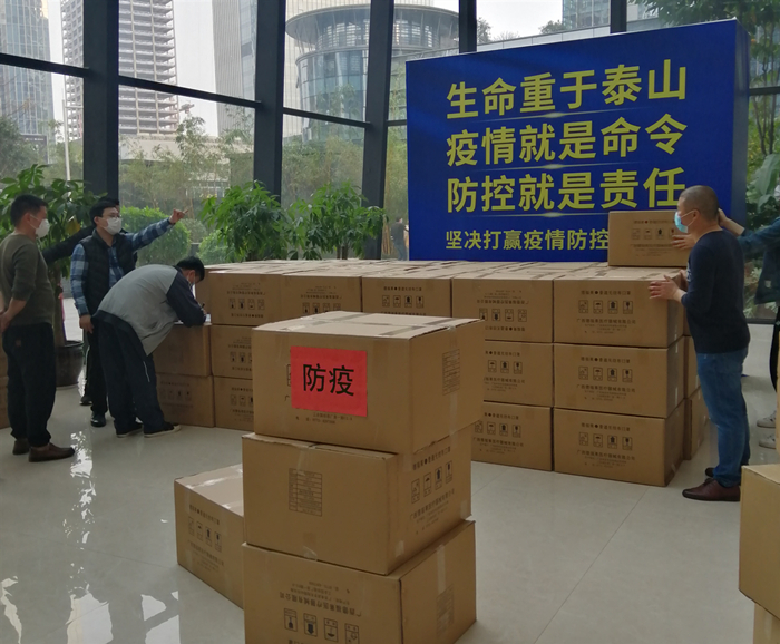 发放防疫物资_副本.jpg