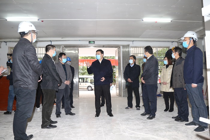 韦市长在现场指导工作.jpg