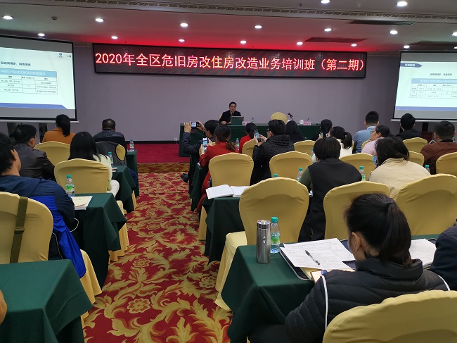 【修图】谢敏在第二期培训班上介绍代建工作经验.jpg