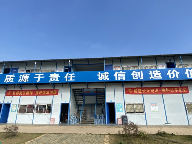 第十四分公司广西工业职业技术学院新校区一期项目宪法宣传横幅（修图）.jpg