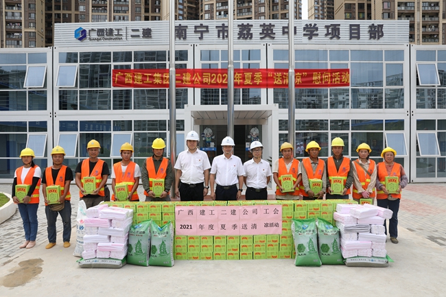 1.黄鼎龙慰问2.jpg